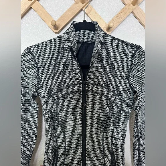 Lululemon define zip up jacket Sz 2 - Picture 4 of 8